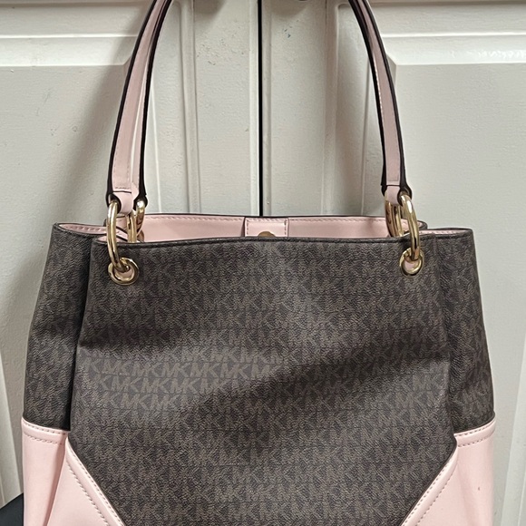 Michael Kors Nichole Powder Blush LG Tote Bag - Picture 5 of 6